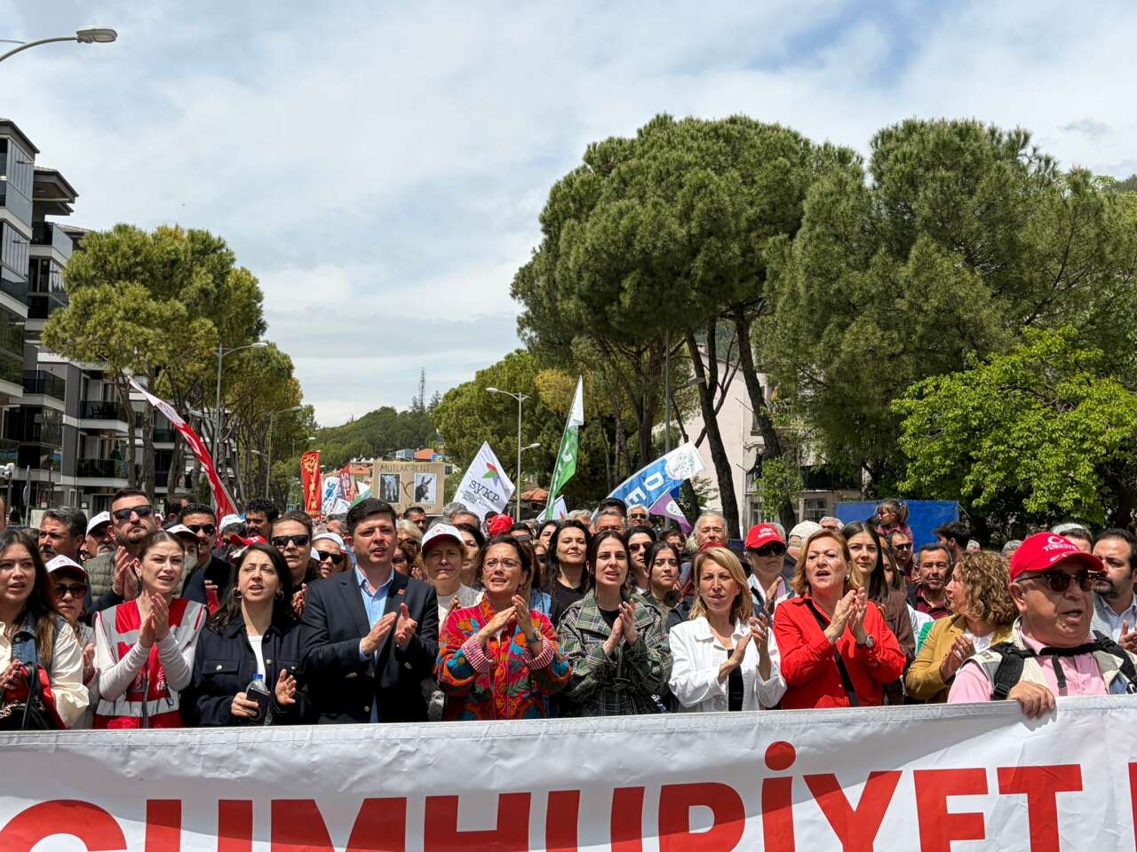 Muğla’da 1 Mayıs Coşkusu: Emekçiler Akyol’dan Meydana Yürüdü 1